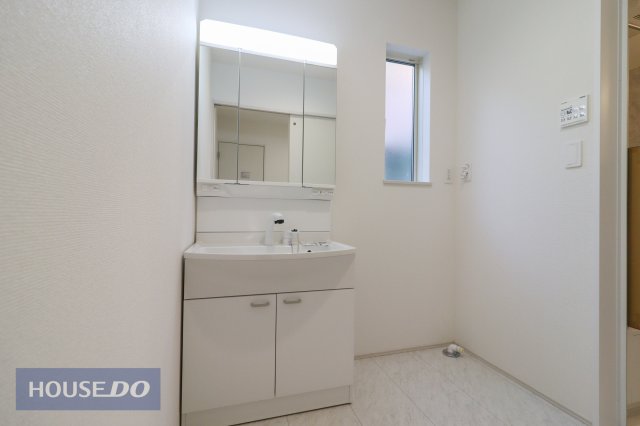 ʑEʏ 傫Ȑʃ{EƃnhV[ŁACɓȂĂʑŎyɐOʋ̗ɂ͎[Xy[X܂B