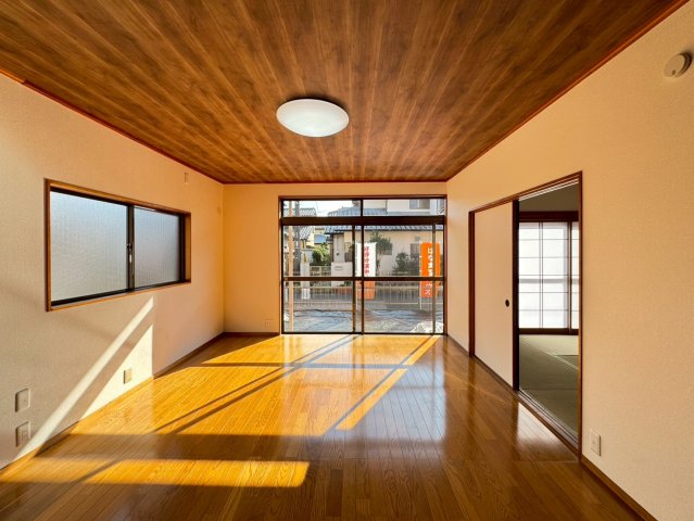  Ƒŉ߂邭났̋Ԃ͍L߂̐݌vƂȂĂ܂B