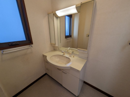 ʑEʏ 傫Ȑʃ{EƃnhV[ŁACɓȂĂʑŎyɐOʋ̗ɂ͎[Xy[X܂B