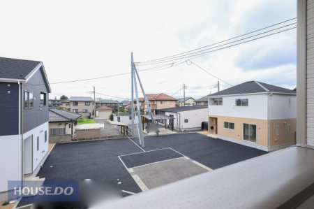 ���̑� �y��������̒��]�z���n�����ʐ^�B�o���R�j�[����̌i�F�B�\���ȊԊu���m�ۂ���Ă���܂��B