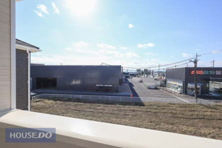 ���̑� �y��������̒��]�z���n�����ʐ^�B�o���R�j�[����̌i�F�B�\���ȊԊu���m�ۂ���Ă���܂��B