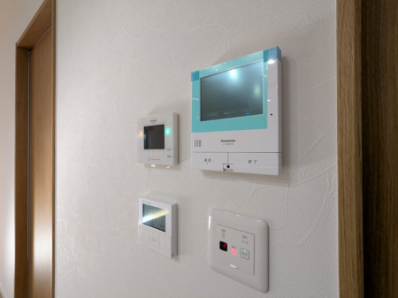  �J���[�̘^��@�\�t���ŁA�s�ݎ��̗��K�҂��m�F�\�B�h�Ə�͂������A���͂����Ȃǂ̔c���ɂ��֗��I