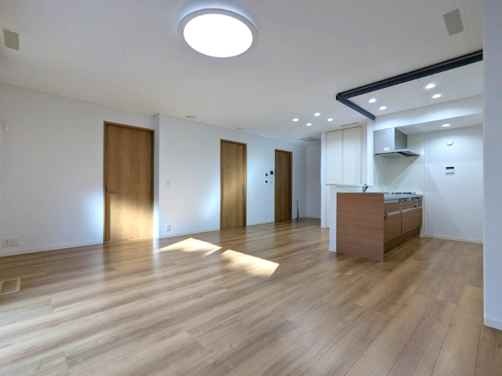 ���r���O ��؂ȉƑ��Ɖ߂����ꏊ������A�K������ލL������������m�ہ��������̂�������ŁA�C���e���A�̃R�[�f�B�l�[�g���y�����Ȃ�܂��ˁI