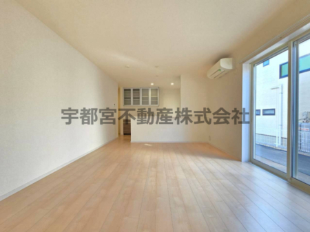 ���r���O �y���ԁE���r���O�z16���̍L�XLDK�́A�쑤�̑傫�ȑ����炽���Ղ�̗z�����������邢��Ԃł��􃊃r���O���ɂ�4.5���̗m���a����אځB��̊��̂����Ԃ����܂�܂��B