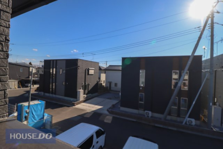 ���̑� �y��������̒��]�z�o���R�j�[����̌i�F�B�\���ȊԊu���m�ۂ���Ă���܂��B