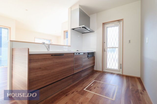 �L�b�`�� �y�L�b�`���z���|�������N���N�ȃV�X�e���L�b�`���B�򐅋@�\�A�H�������p�\�B�Ƒ��̉�b���e�ރJ�E���^�[�L�b�`���͏����Ȃ��q�l�����Ă����S���Ē������o���܂��I