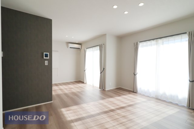 ���r���O �y���r���O�z���n�����ʐ^�B���邢�������̓��郊�r���O�͉Ƒ��c���̏ꏊ�ɂ�