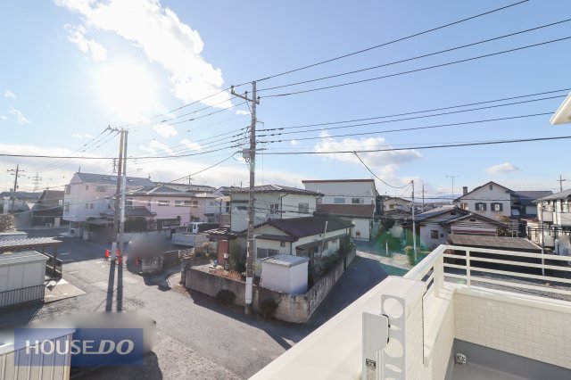 ���̑� �y��������̒��]�z�o���R�j�[����̌i�F�B�\���ȊԊu���m�ۂ���Ă���܂��B