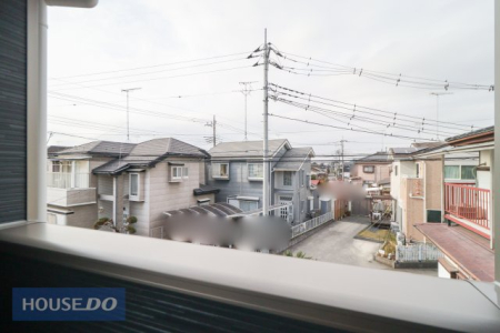 ���̑� �y��������̒��]�z�o���R�j�[����̌i�F�B�\���ȊԊu���m�ۂ���Ă���܂��B