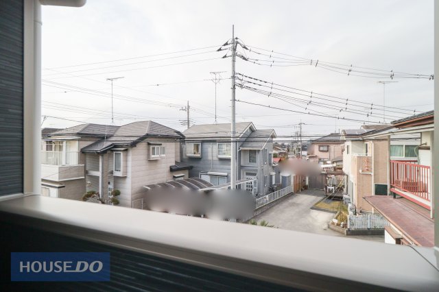 ���̑� �y��������̒��]�z�o���R�j�[����̌i�F�B�\���ȊԊu���m�ۂ���Ă���܂��B