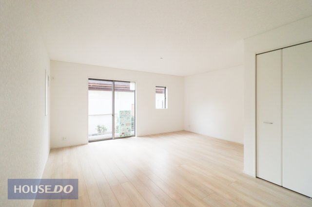 ���r���O �y���r���O�z��؂ȉƑ��Ɖ߂����ꏊ������A�K������ލL������������m�ہ��������̂�������ŁA�C���e���A�̃R�[�f�B�l�[�g���y�����Ȃ�܂��ˁI