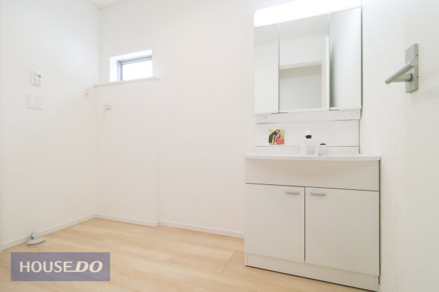 ���ʑ�E���ʏ� �y�������ʉ��ϑ�z�傫�Ȑ��ʃ{�E���ƃn���h�V�����[�ŁA�����C�ɓ���Ȃ��Ă����ʑ�Ŏ�y�ɐ�����O�ʋ��̗����ɂ͎��[�X�y�[�X������܂��B