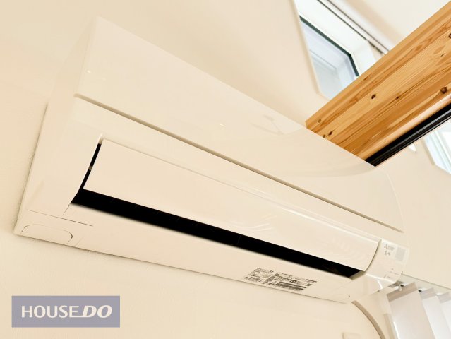  �y�󒲐ݔ��z�G�A�R���̓��r���O��1�K�m���ɐݒu�ς݁B