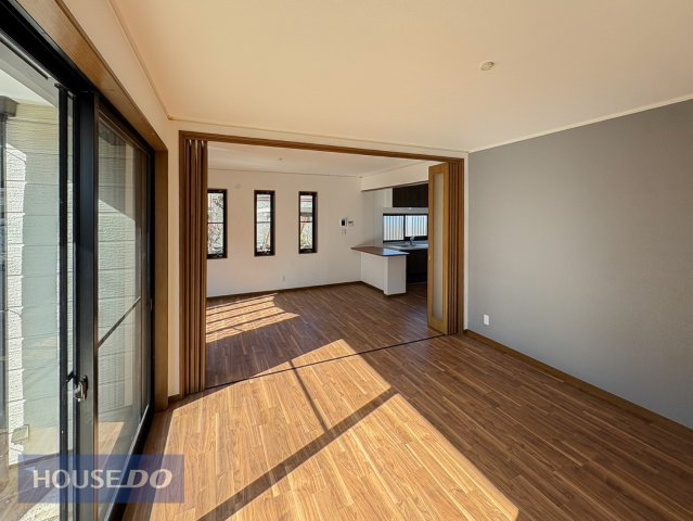  ���Ƌ�z�u�̊y���ݍL����A�N�Z���g�N���X�􃊃r���O�̈�p�ɂ͗����������O���[�̃A�N�Z���g�N���X���{����A��ԂɃ��_���ȉ��s����^���Ă��܂��B