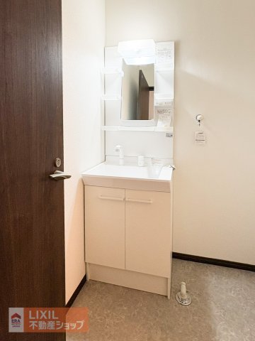 ���ʑ�E���ʏ� �����������ӂ����K�Ȑ��ʋ�ԁ�������Ƃ������ʑ�͐�����������A�����̎��[�|�P�b�g�ŏ������X�b�L���Еt���܂��B