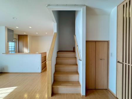 ���̑����� �y�K�i�z�K�i�͎肷�������D�w���񂩂炨�q�l�⍂��҂����S�ł��B�܂��A�̂ڂ�₷���悤�Ɉ�i�̉��s�����L���݌v����Ă���܂��B