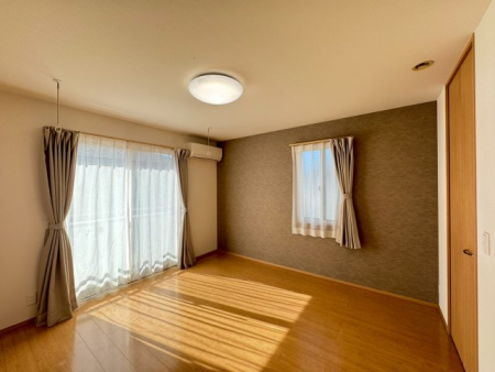 �Q�� ���邢�̌��̓����Q���͑傫���x�b�g���]�T�������ē���L���B