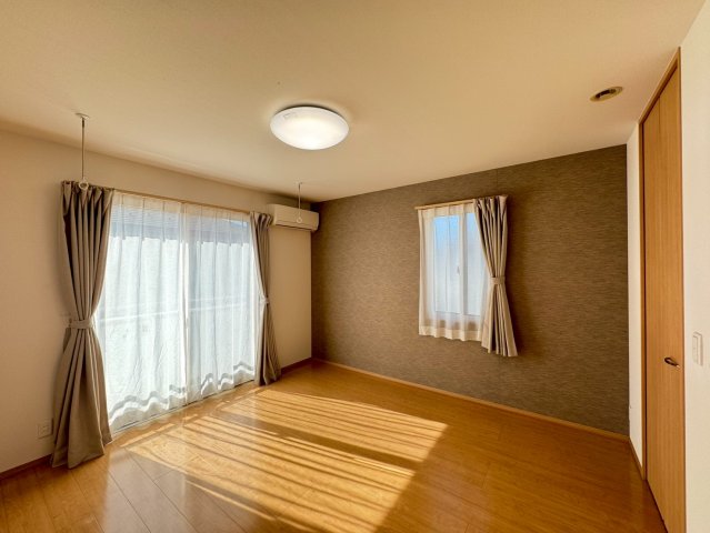 �Q�� ���邢�̌��̓����Q���͑傫���x�b�g���]�T�������ē���L���B