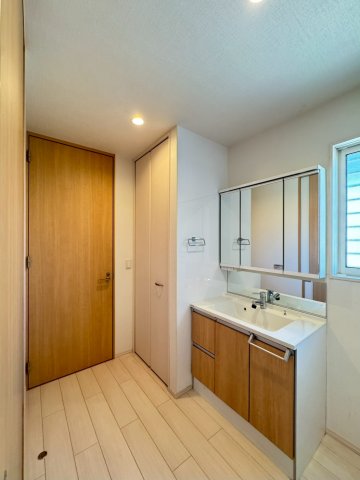  ���ʒE�ߏ��͂������Ƃ����X�y�[�X�Ŏg���₷���ł��B