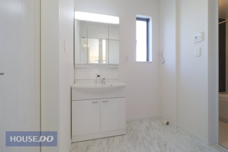 ���ʑ�E���ʏ� �y�������ʉ��ϑ�z�傫�Ȑ��ʃ{�E���ƃn���h�V�����[�ŁA�����C�ɓ���Ȃ��Ă����ʑ�Ŏ�y�ɐ�����O�ʋ��̗����ɂ͎��[�X�y�[�X������܂��B