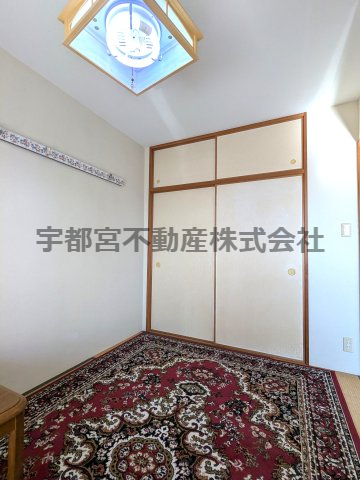 ���̑����� LDK�ɗאڂ����a���́A�����Ȃ��q�l�̃v���C�X�y�[�X�₨���Q�ɂ҂�����B�������[�����邽�߁A��������◈�q�p�z�c�̕Еt���ɂ�GOOD