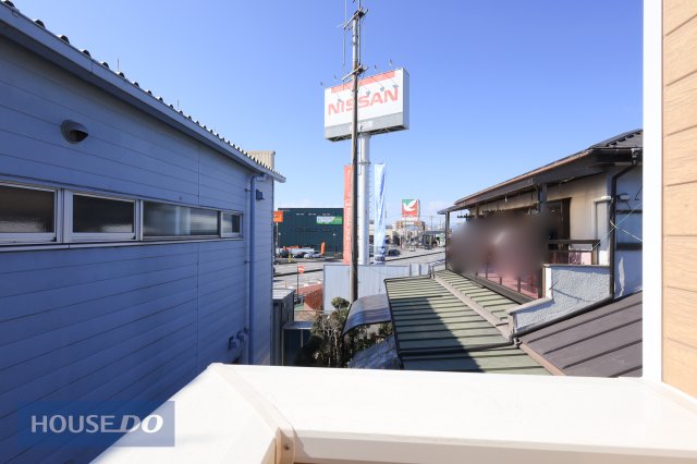 ���̑� �y��������̒��]�z�o���R�j�[����̌i�F�B�\���ȊԊu���m�ۂ���Ă���܂��B