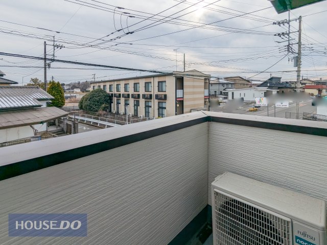 ���̑� �y��������̒��]�z���n�����ʐ^�B�o���R�j�[����̌i�F�B�\���ȊԊu���m�ۂ���Ă���܂��B