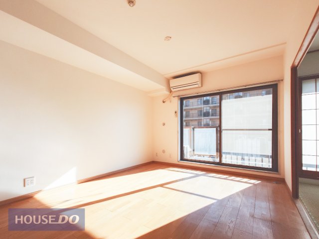 ���r���O -