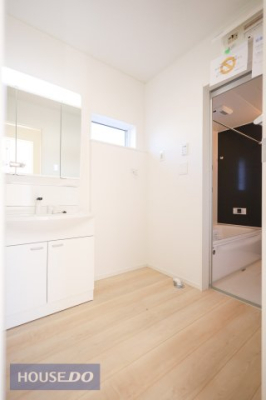 ���ʑ�E���ʏ� �y�������ʉ��ϑ�z�傫�Ȑ��ʃ{�E���ƃn���h�V�����[�ŁA�����C�ɓ���Ȃ��Ă����ʑ�Ŏ�y�ɐ�����O�ʋ��̗����ɂ͎��[�X�y�[�X������܂��B