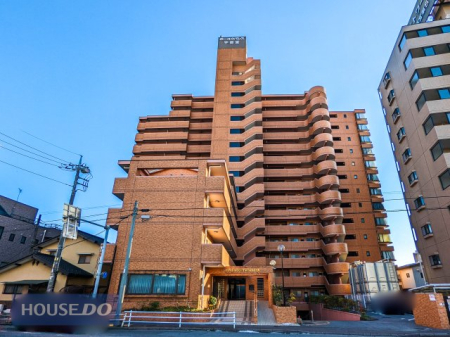 ���n�O�ώʐ^ �_�F�s�{�w�܂œk��10���I�^ 15�K���Ă̓S���S�؃R���N���[�g���}���V�����ł��I �X�[�p�[�E�R���r�j�E�h���b�O�X�g�A���k��10�������ɂ��闘�֐��̗ǂ����n�ł��� 