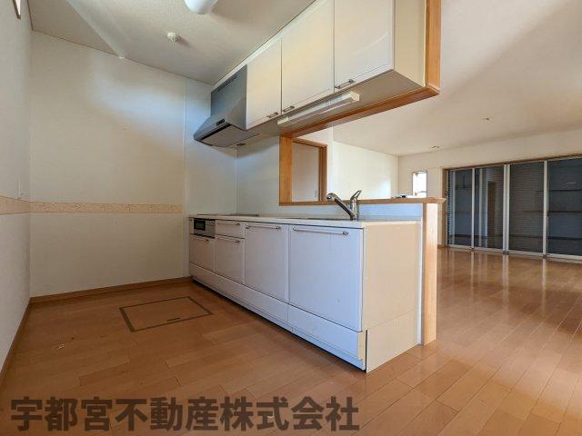 �L�b�`�� �Ƒ��Ƃ̉�b���e�ރJ�E���^�[�L�b�`����