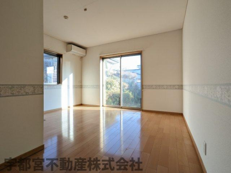  �����E�쑤�ɑ����������܂��B�N���[�[�b�g�����[�̓o�b�`���I