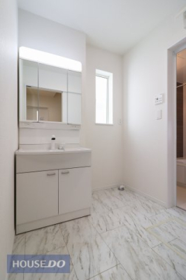 ���ʑ�E���ʏ� �y�������ʉ��ϑ�z�傫�Ȑ��ʃ{�E���ƃn���h�V�����[�ŁA�����C�ɓ���Ȃ��Ă����ʑ�Ŏ�y�ɐ�����O�ʋ��̗����ɂ͎��[�X�y�[�X������܂��B