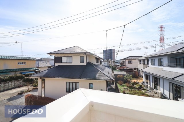 ���̑� �y��������̒��]�z�o���R�j�[����̌i�F�B�\���ȊԊu���m�ۂ���Ă���܂��B