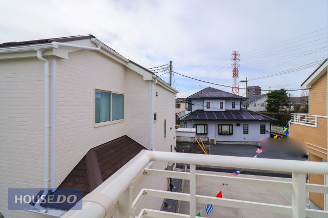 ���̑� �y��������̒��]�z�o���R�j�[����̌i�F�B�\���ȊԊu���m�ۂ���Ă���܂��B