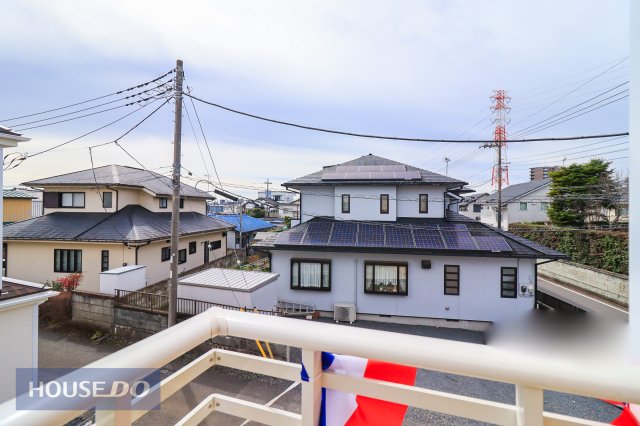 ���̑� �y��������̒��]�z�o���R�j�[����̌i�F�B�\���ȊԊu���m�ۂ���Ă���܂��B