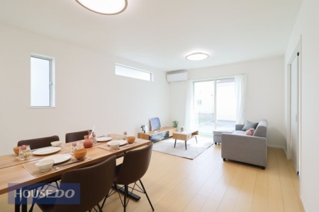 ���r���O �y���r���O�z��؂ȉƑ��Ɖ߂����ꏊ������A�K������ލL������������m�ہ��������̂�������ŁA�C���e���A�̃R�[�f�B�l�[�g���y�����Ȃ�܂��ˁI