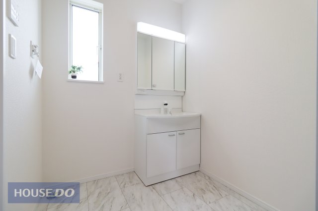 ���ʑ�E���ʏ� �y�������ʉ��ϑ�z�傫�Ȑ��ʃ{�E���ƃn���h�V�����[�ŁA�����C�ɓ���Ȃ��Ă����ʑ�Ŏ�y�ɐ�����O�ʋ��̗����ɂ͎��[�X�y�[�X������܂��B