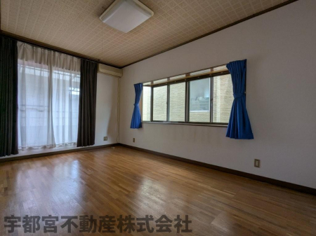 �Q�� ��ʍ̌��Ŗ��邭�J�����̂���m���ł��B��e�ʂ̃N���[�[�b�g����������A�ו�������������[�\�B�o���R�j�[�ɖʂ��Ă���A�S�n�悢���������Ȃ���������Ɗ������Ԃł��B