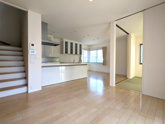 ���r���O ��؂ȉƑ��Ɖ߂����ꏊ������A�K������ލL������������m�ہ��������̂�������ŁA�C���e���A�̃R�[�f�B�l�[�g���y�����Ȃ�܂��ˁI