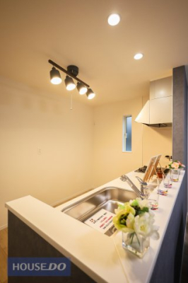 ���̑����� �L�b�`���𖾂邭�Ƃ炷�Ɩ��͖����̂�������f�G�ɍʂ�܂��B