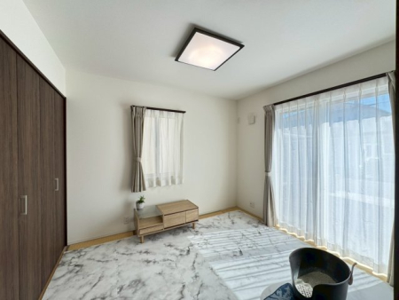 ���̑����� ��������Q�]�񂾂�ƁA������肭�낰����K��ԁB�N�b�V������������̂ŁA���q�l�̗V�я�Ƃ��Ă��d�󂵂܂��ˁ�