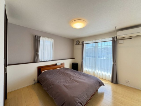 �Q�� ���邢�̌��̓����Q���͑傫���x�b�g���]�T�������ē���L���B