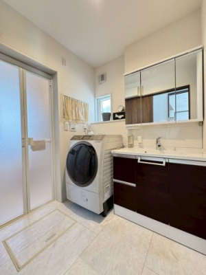  ���ʒE�ߏ��͂������Ƃ����X�y�[�X�Ŏg���₷���ł��B