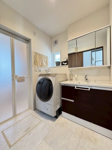  ���ʒE�ߏ��͂������Ƃ����X�y�[�X�Ŏg���₷���ł��B