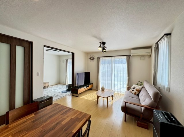 ���r���O ��؂ȉƑ��Ɖ߂����ꏊ������A�K������ލL������������m�ہ��������̂�������ŁA�C���e���A�̃R�[�f�B�l�[�g���y�����Ȃ�܂��ˁI