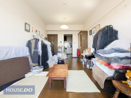 ���r���O �L�b�`�����烊�r���O�����n����݌v�ŁA�Ǝ������Ȃ��炨�q�l�̗l�q���b���y���߂܂��B���R�ƉƑ����W�܂肽���Ȃ�A�����肠�ӂ��c���̏�B�Ɨ����ƈ�̊��𗼗������A�g������̗ǂ����C�A�E�g�ł��B