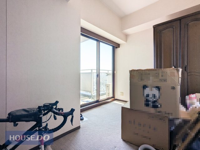 ���̑����� �N�b�V�������������z�����ɗD�ꂽ�J�[�y�b�g�́A�K���ւ̉����y�����郁���b�g���B4.5���̗m���́A�W�����������[�N�X�y�[�X��A�����Ȃ��q�l�����S���ėV�ׂ邨�����Ƃ��Ă����􂵂܂��B