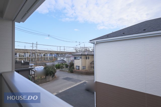 ���̑� �y��������̒��]�z���n�����ʐ^�B�o���R�j�[����̌i�F�B�\���ȊԊu���m�ۂ���Ă���܂��B