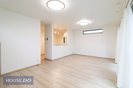  �y���r���O�_�C�j���O�z�Ƒ��ŉ߂����邭�났�̋�Ԃ͍L�߂̐݌v�ƂȂ��Ă���܂��B